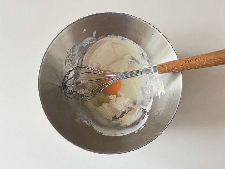 【簡単米粉レシピ】クリチーココナッツとホワイトチョコ米粉マフィン【渡辺友美子のコーヒーに合うお菓子のレシピ vol.45 〜レシピで旅するヨーロッパ〜】