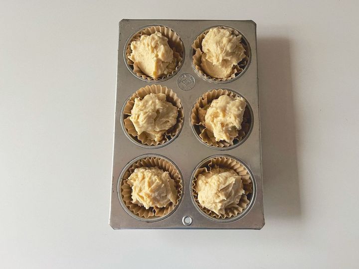 【簡単米粉レシピ】クリチーココナッツとホワイトチョコ米粉マフィン【渡辺友美子のコーヒーに合うお菓子のレシピ vol.45 〜レシピで旅するヨーロッパ〜】