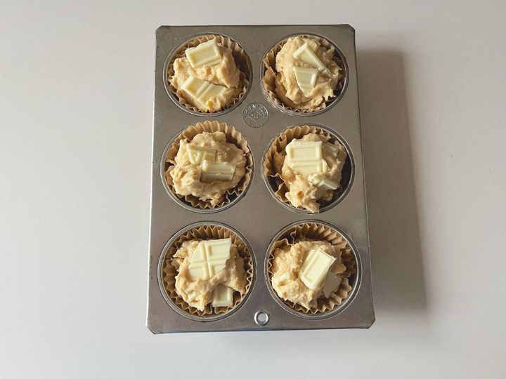 【簡単米粉レシピ】クリチーココナッツとホワイトチョコ米粉マフィン【渡辺友美子のコーヒーに合うお菓子のレシピ vol.45 〜レシピで旅するヨーロッパ〜】