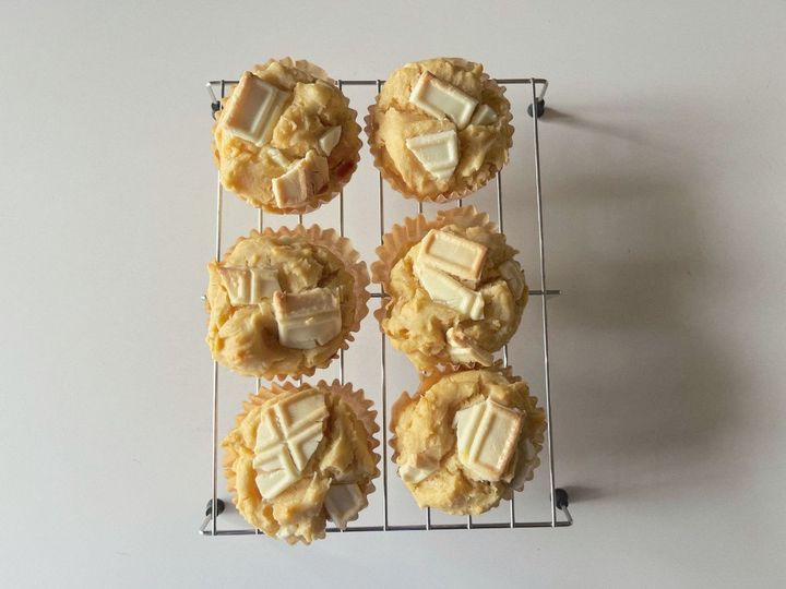 【簡単米粉レシピ】クリチーココナッツとホワイトチョコ米粉マフィン【渡辺友美子のコーヒーに合うお菓子のレシピ vol.45 〜レシピで旅するヨーロッパ〜】