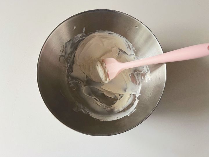 【簡単米粉レシピ】クリチーココナッツとホワイトチョコ米粉マフィン【渡辺友美子のコーヒーに合うお菓子のレシピ vol.45 〜レシピで旅するヨーロッパ〜】