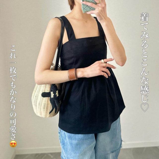 GU「リネンブレンドキャミソールコーデの女性4」