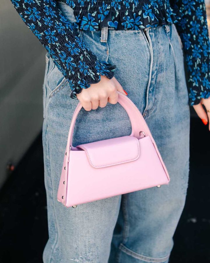 “ライトカラーデニム”のお手本コーデ5選。涼しげな淡い色で季節感を演出【TOKYO SNAP】