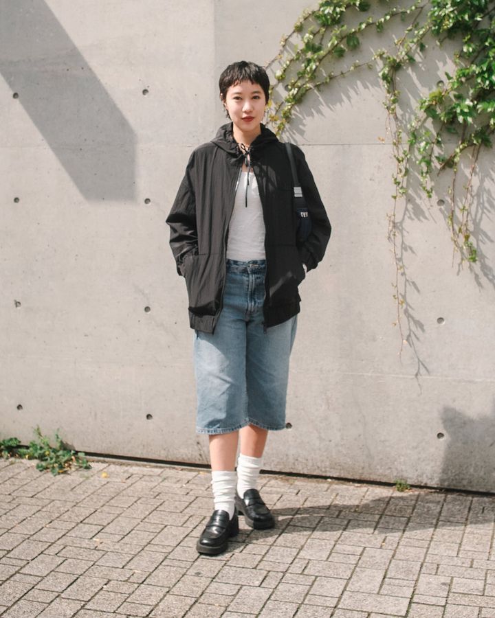 “ライトカラーデニム”のお手本コーデ5選。涼しげな淡い色で季節感を演出【TOKYO SNAP】