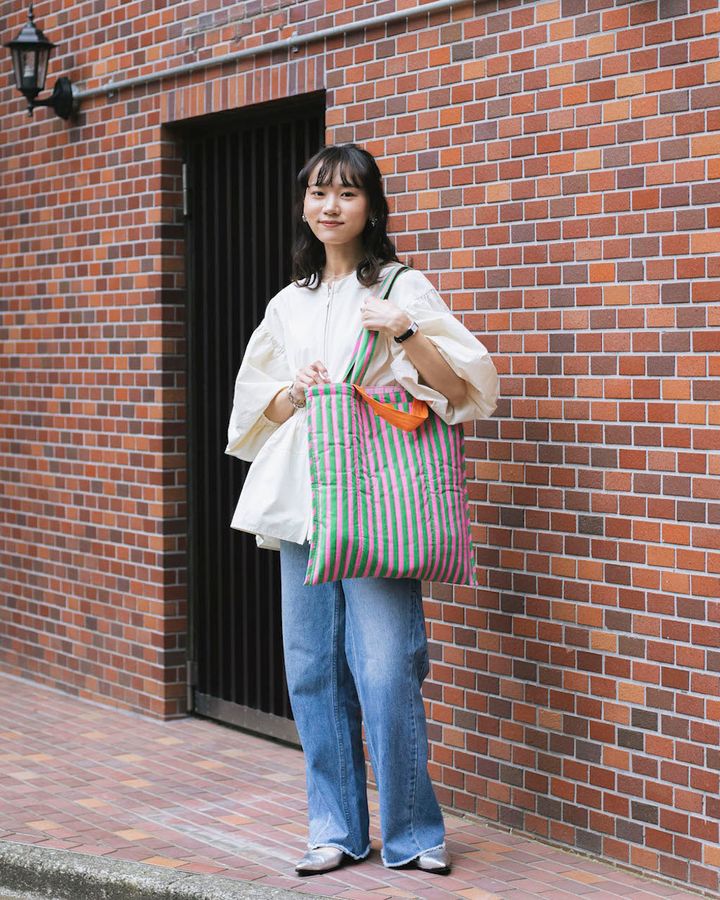 “ライトカラーデニム”のお手本コーデ5選。涼しげな淡い色で季節感を演出【TOKYO SNAP】