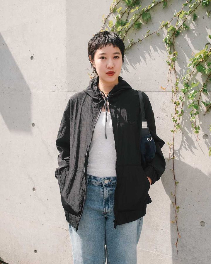 “ライトカラーデニム”のお手本コーデ5選。涼しげな淡い色で季節感を演出【TOKYO SNAP】