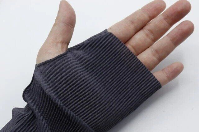 セリア アームカバー（両面同素材）親指穴付き指先フリー