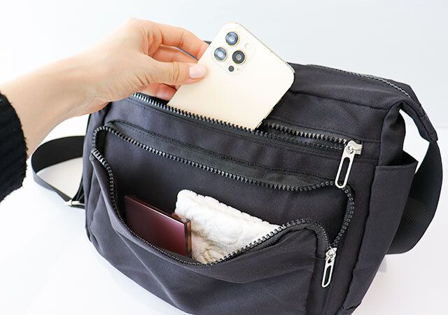 ショルダーバッグ フロントポケット