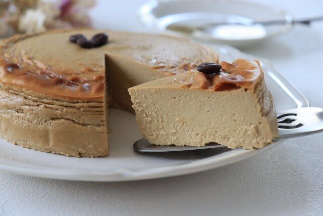 ホールのコーヒーチーズケーキ