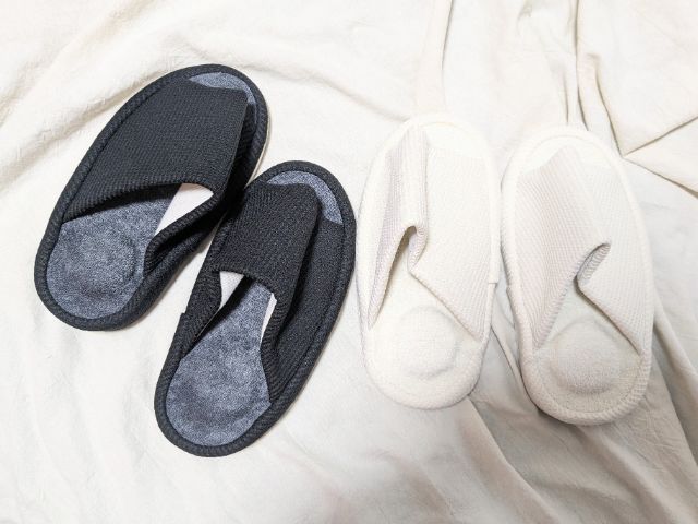 かかとアップスリッパ