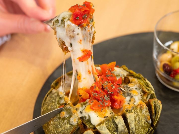 表面はカリッと香ばしく、中はふわっ&しっとり生地のオリジナル抹茶ブール