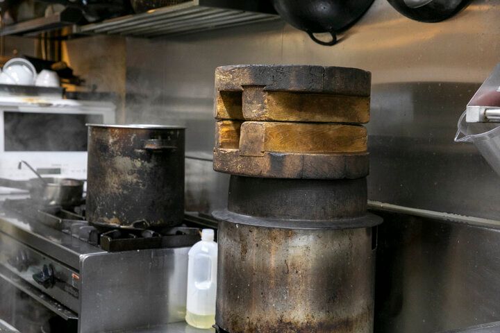 羽釜ごはんがおいしい♪ 炊きたてごはんのおにぎりでエネルギーチャージ 千駄木「おにぎりカフェ 利さく」