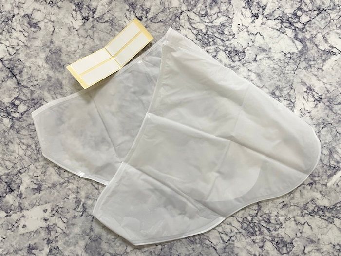 角質を落とすフットマスクの中身