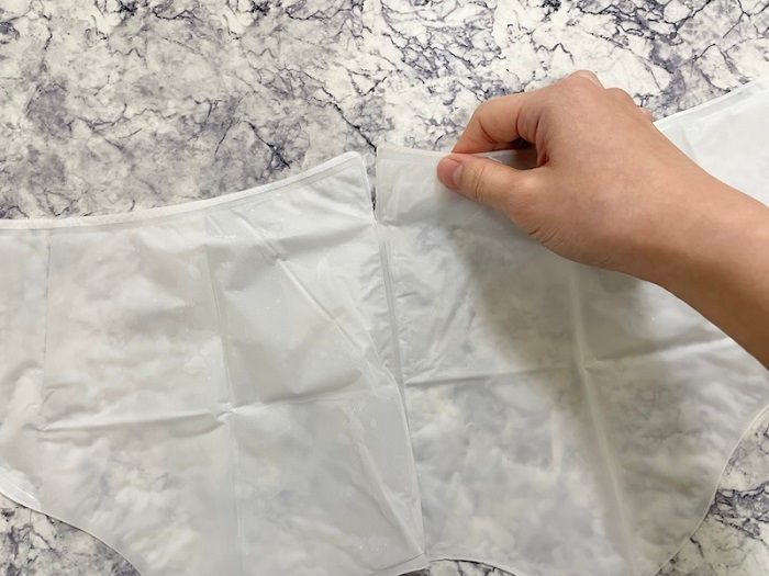 角質を落とすフットマスクの使い方