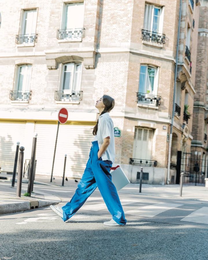 ジメジメするのに少し寒い…季節の変わりめのオシャレな着こなし【パリジェンヌの一週間コーデ】