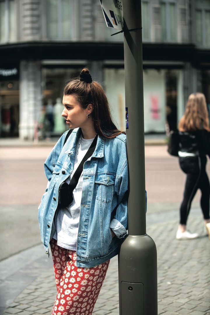 ジメジメするのに少し寒い…季節の変わりめのオシャレな着こなし【パリジェンヌの一週間コーデ】