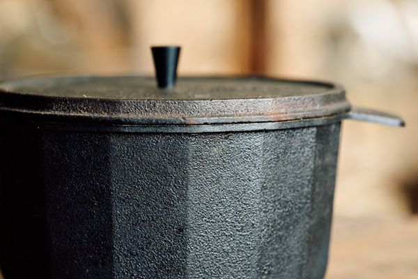 キャンプ飯に超便利！アウトドア上級者が激推しするダッチオーブン3選