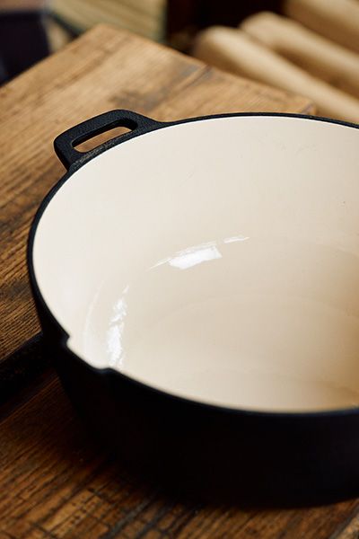 キャンプ飯に超便利！アウトドア上級者が激推しするダッチオーブン3選