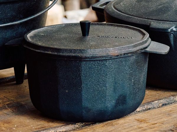 キャンプ飯に超便利！アウトドア上級者が激推しするダッチオーブン3選