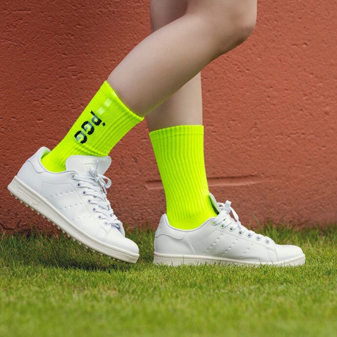 軽い着心地が、夏ゴルフにいい！ 爽やかカラーのショートパンツコーデ