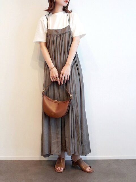 白Tシャツのコーデ