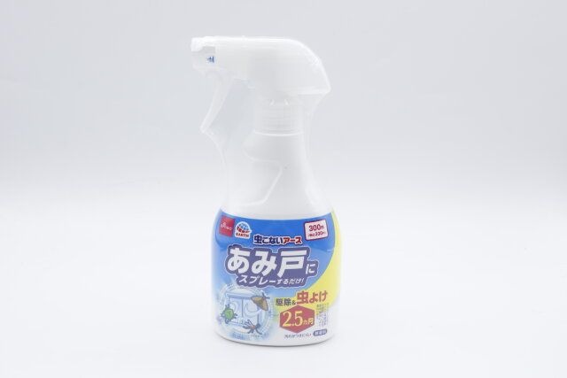 ダイソーの虫こないアース あみ戸にスプレーするだけ駆除＆虫よけのパッケージ