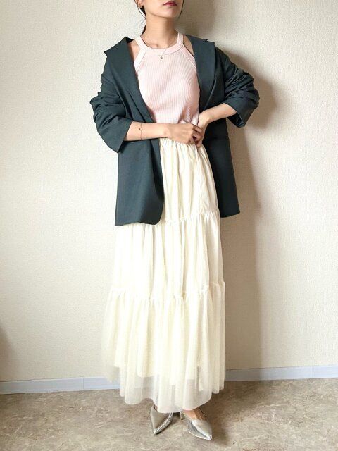 ユニクロホルターネックブラタンクトップとティアードスカートコーデ