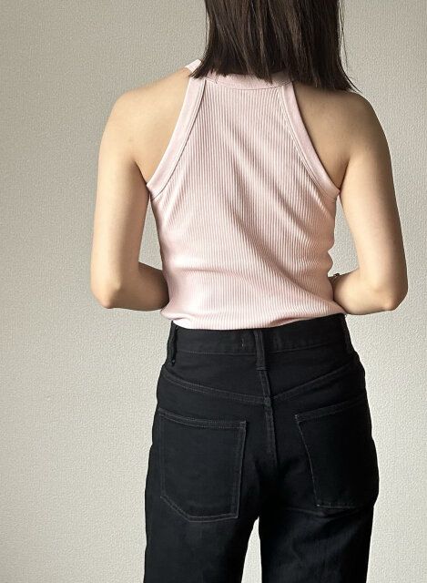 ユニクロホルターネックブラタンクトップのバックスタイル