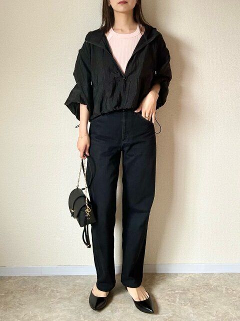 ユニクロホルターネックブラタンクトップとアノラックパーカーコーデ