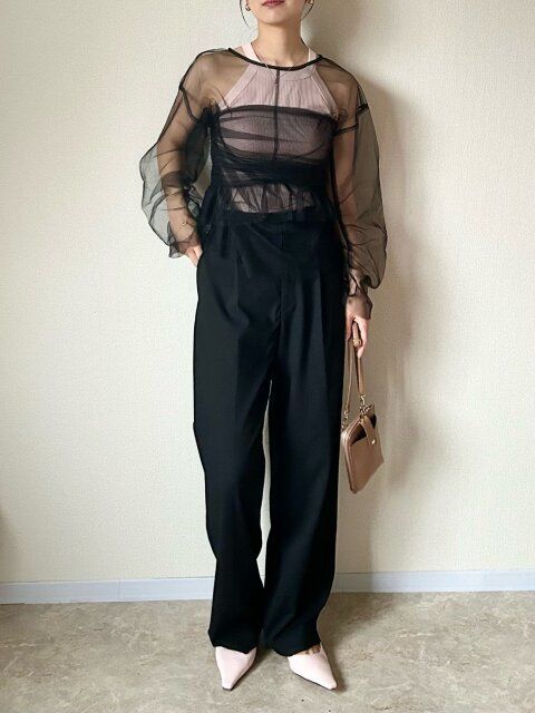 ユニクロホルターネックブラタンクトップとシアートップスコーデ