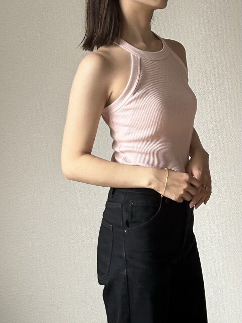 ユニクロホルターネックブラタンクトップの横からみた着用感