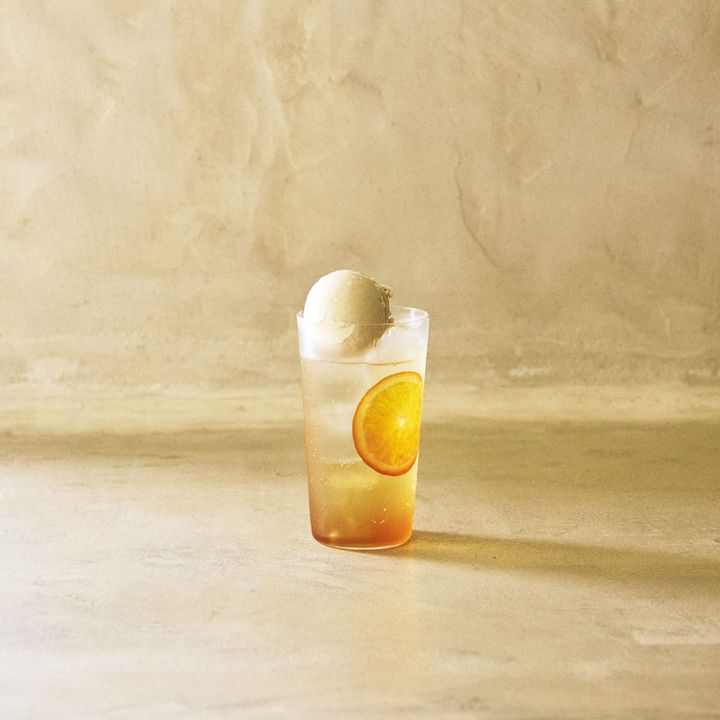 東方美人茶と甘口ワインのアイスとブラッドオレンジソーダ