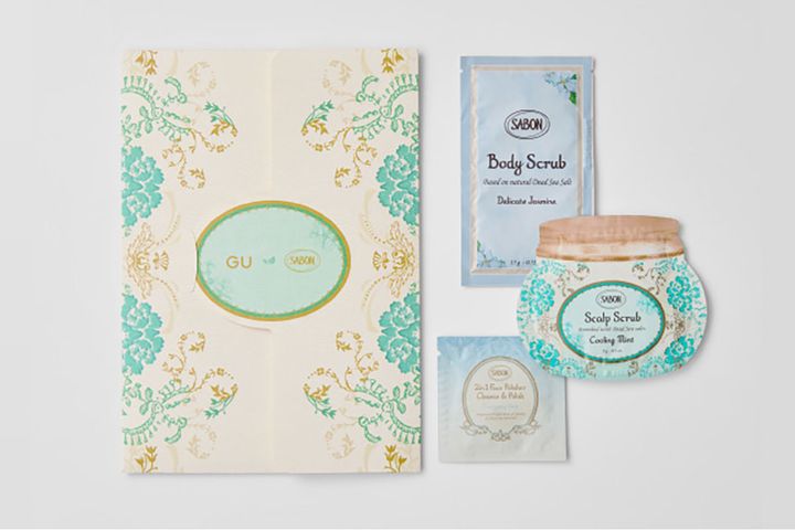 ノベルティ＜内容＞『フェイスポリッシャー リフレッシング』4mL 1点／『ヘッドスクラブ リフレッシング』8g 1点／『ボディスクラブ デリケート・ジャスミン』15g 1点／オリジナルホルダー（サイズ：148 × 210mm)