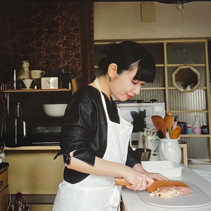 【築50年団地×一人暮らし】映画「かもめ食堂」がお手本のレトロなキッチンがおしゃれ【FUDGE おしゃれな人のルームツアー vol.7】