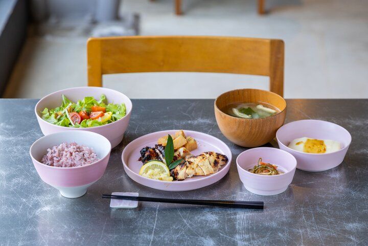 古伊万里がモダンに復活。「ARITA PORCELAIN LAB」での優雅なカフェタイム