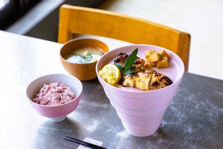 古伊万里がモダンに復活。「ARITA PORCELAIN LAB」での優雅なカフェタイム