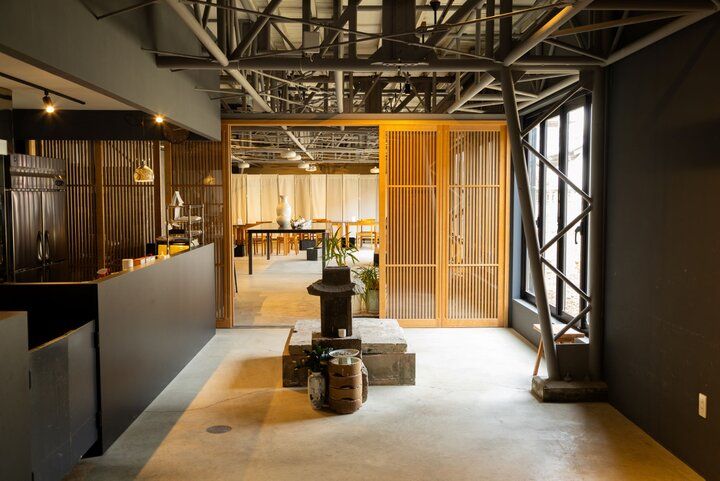 古伊万里がモダンに復活。「ARITA PORCELAIN LAB」での優雅なカフェタイム