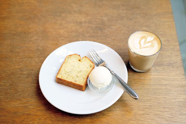 バナナケーキとラテ