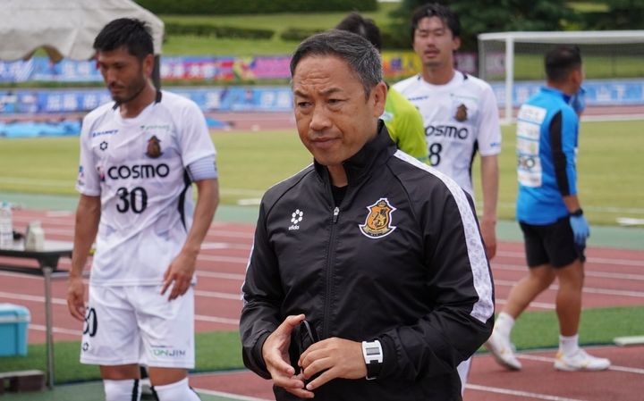 勝利から遠のくJFL三重…。間瀬秀一監督「戦術と取り組みのところに目を向けて準備したい」と立て直しへ