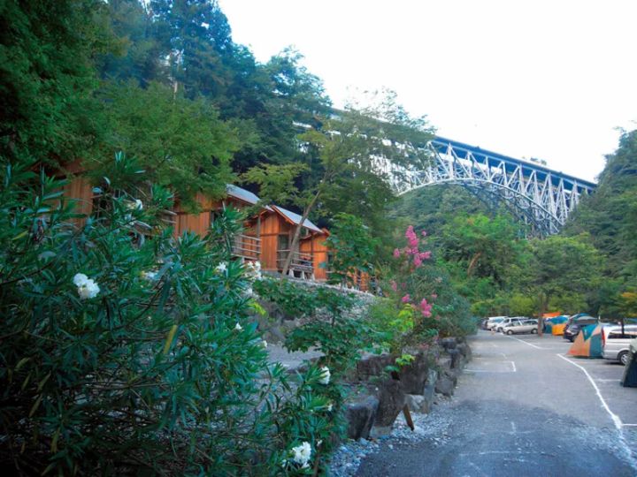 「早く知りたかった」天候不順でも安心！コテージ付きのキャンプ場12選【埼玉県】