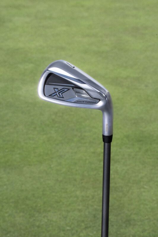 どれが1番飛ぶの…!? “最新アイアン4本”を鹿又とアマ3人が徹底試打！