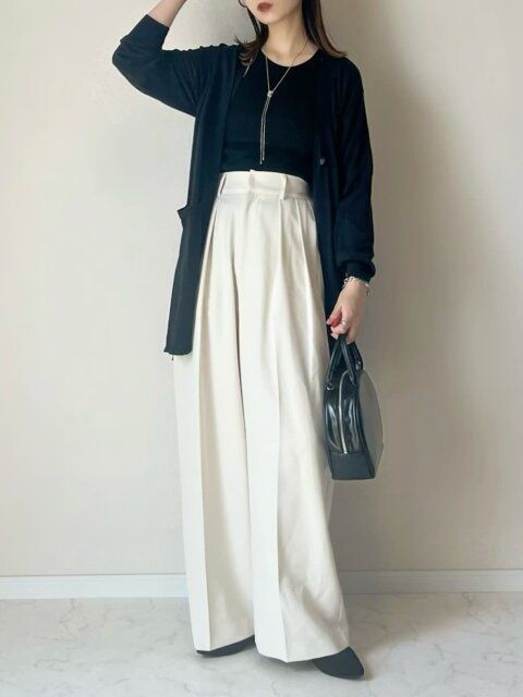 白パンツのコーデ