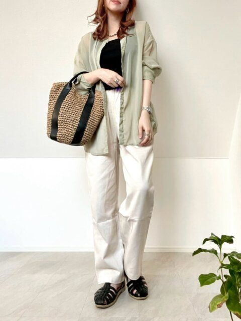 白パンツのコーデ