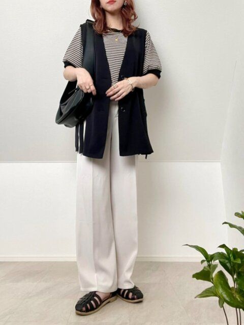 白パンツのコーデ
