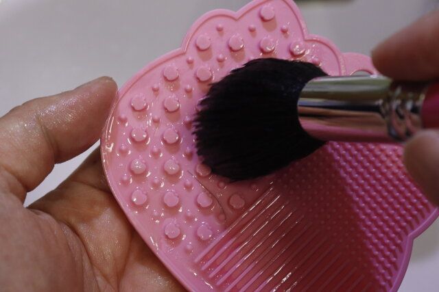 ダイソーの簡単キレイが叶うメイクブラシクリーナー K／T