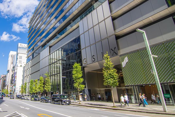 GINZA SIXなどが立ち並ぶ銀座の目抜き通り