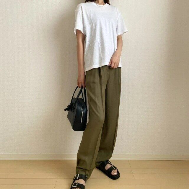 白TとワイドパンツのNGコーデ