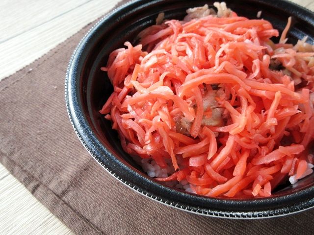 やみつき紅牛丼