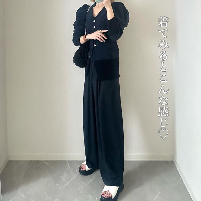 ウルトラストレッチエアリズムストレートワイドパンツを着用したコーデ