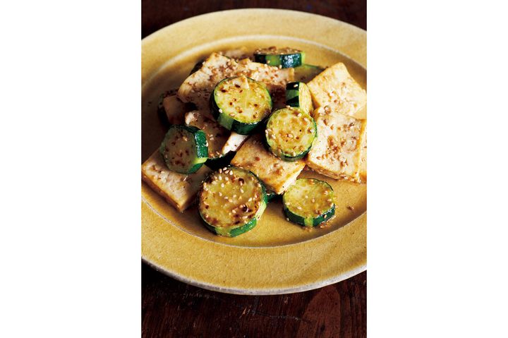 お弁当のおかずにも！“豆腐とズッキーニの味噌バター炒め”
